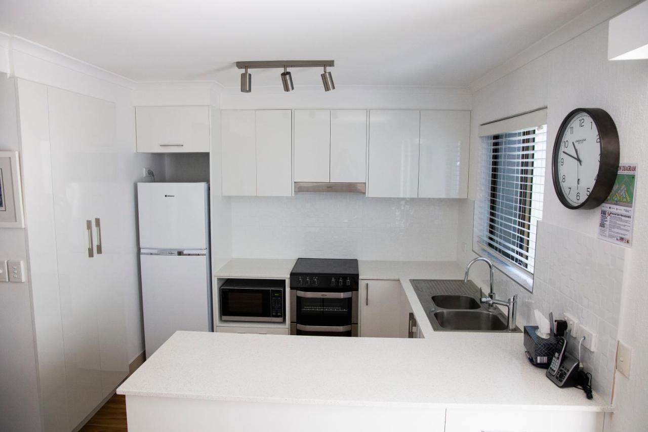 2 Bedroom Renovated Townhouse, Walk To Noosa River Noosaville Exterior photo